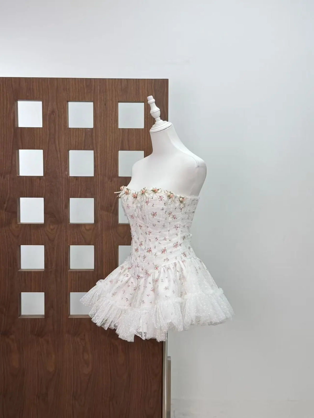 irene floral print strapless tulle mini dress in white Avalabel