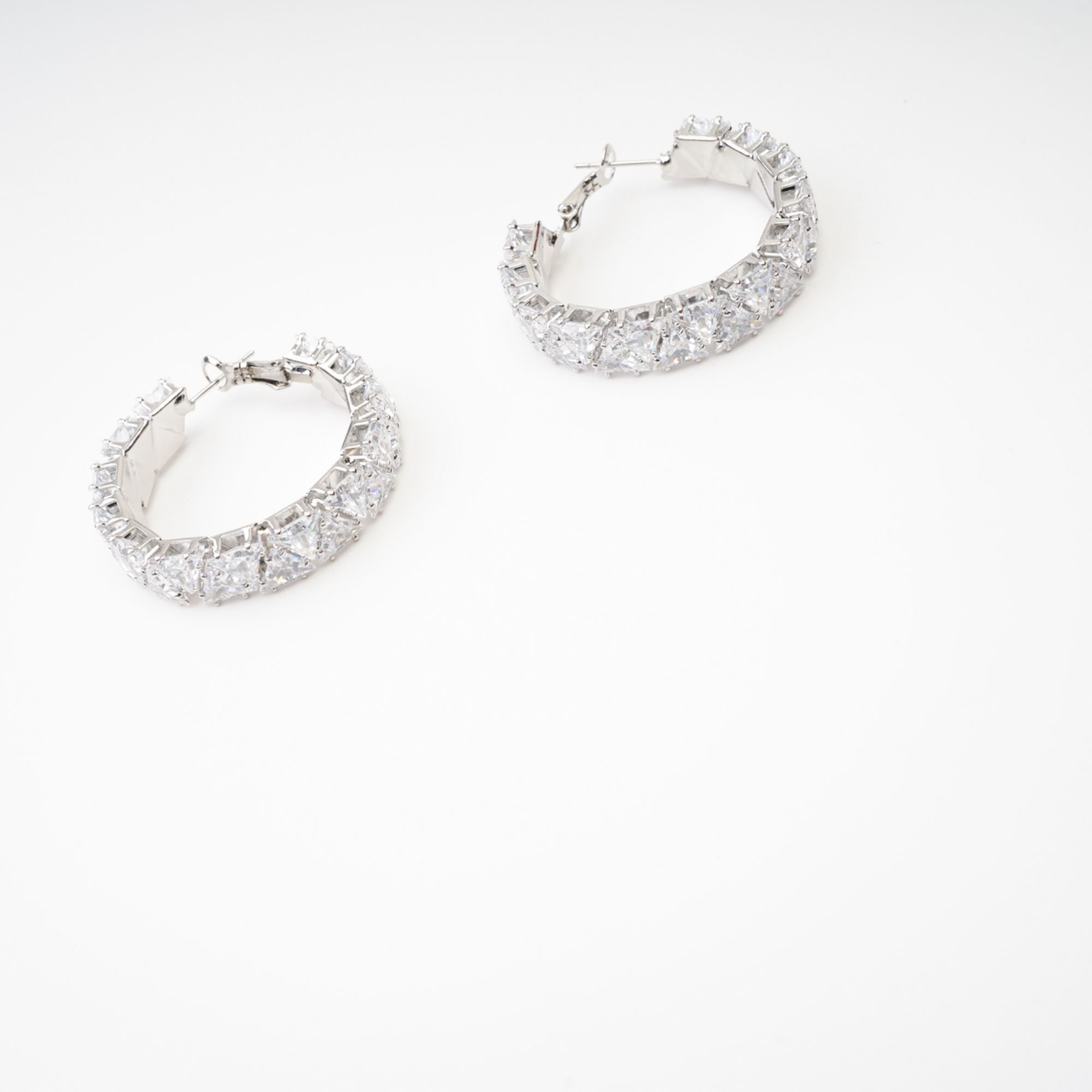 Léa Crystal-Embellished Circle Earrings Avalabel