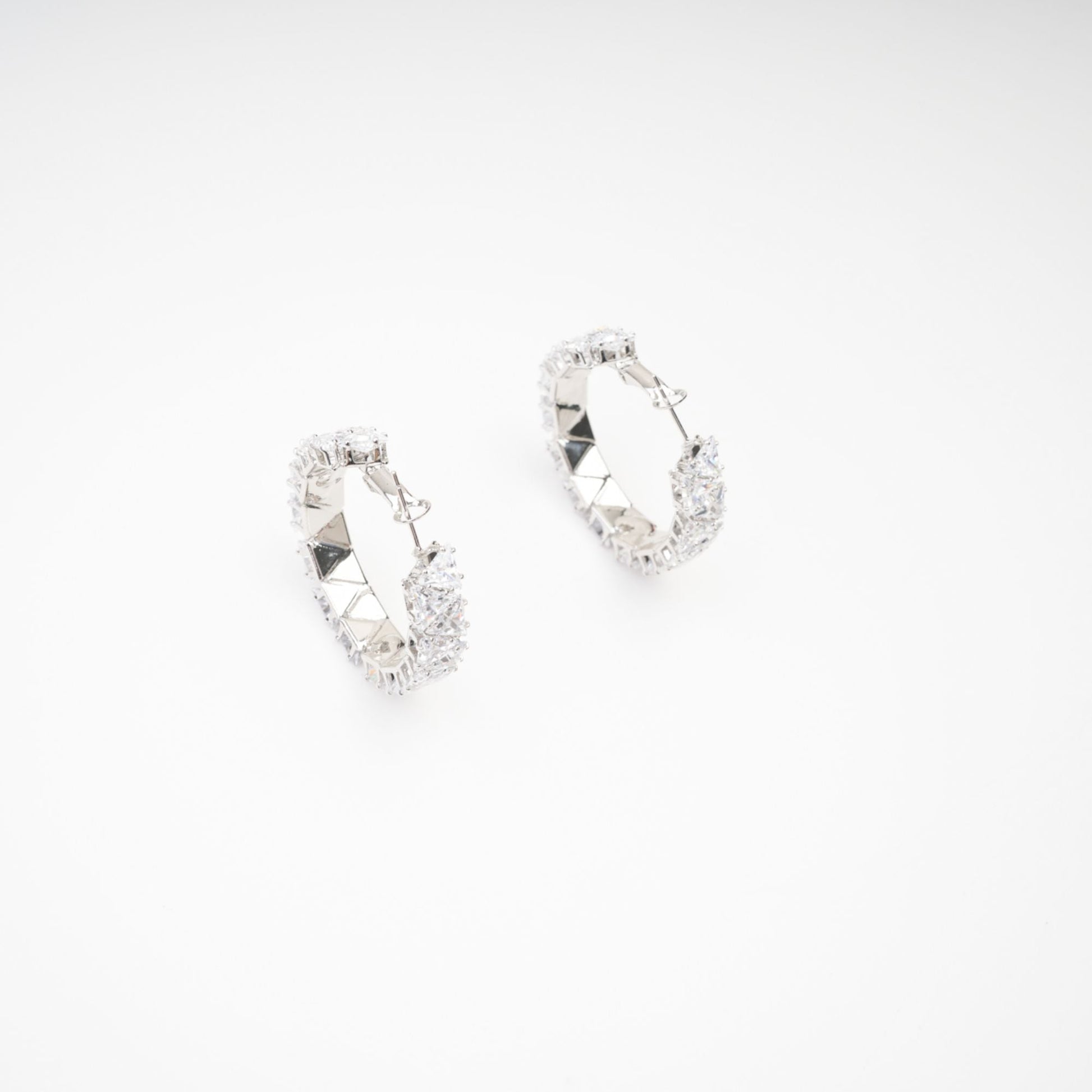 Léa Crystal-Embellished Circle Earrings Avalabel