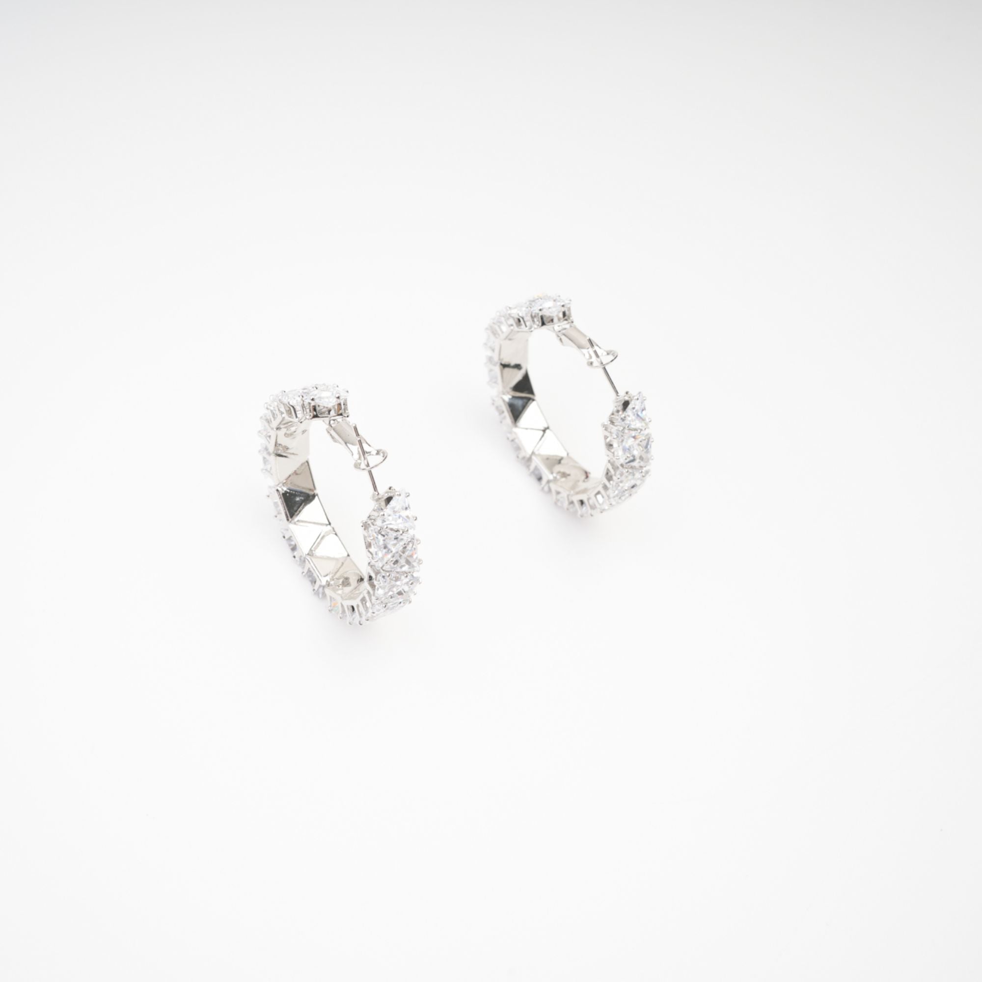 Léa Crystal-Embellished Circle Earrings Avalabel