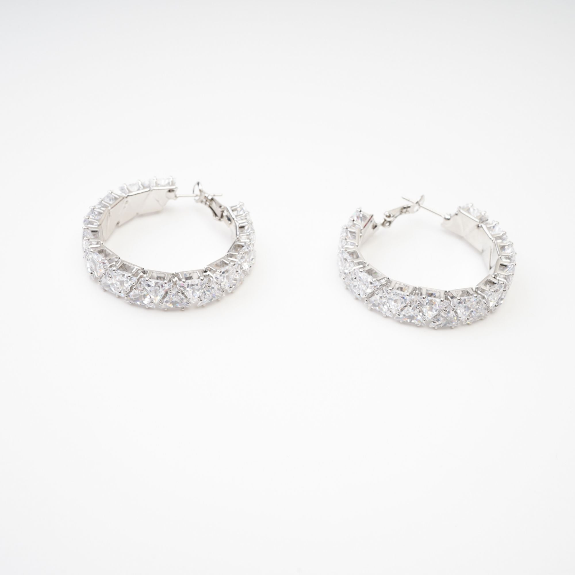 Léa Crystal-Embellished Circle Earrings Avalabel