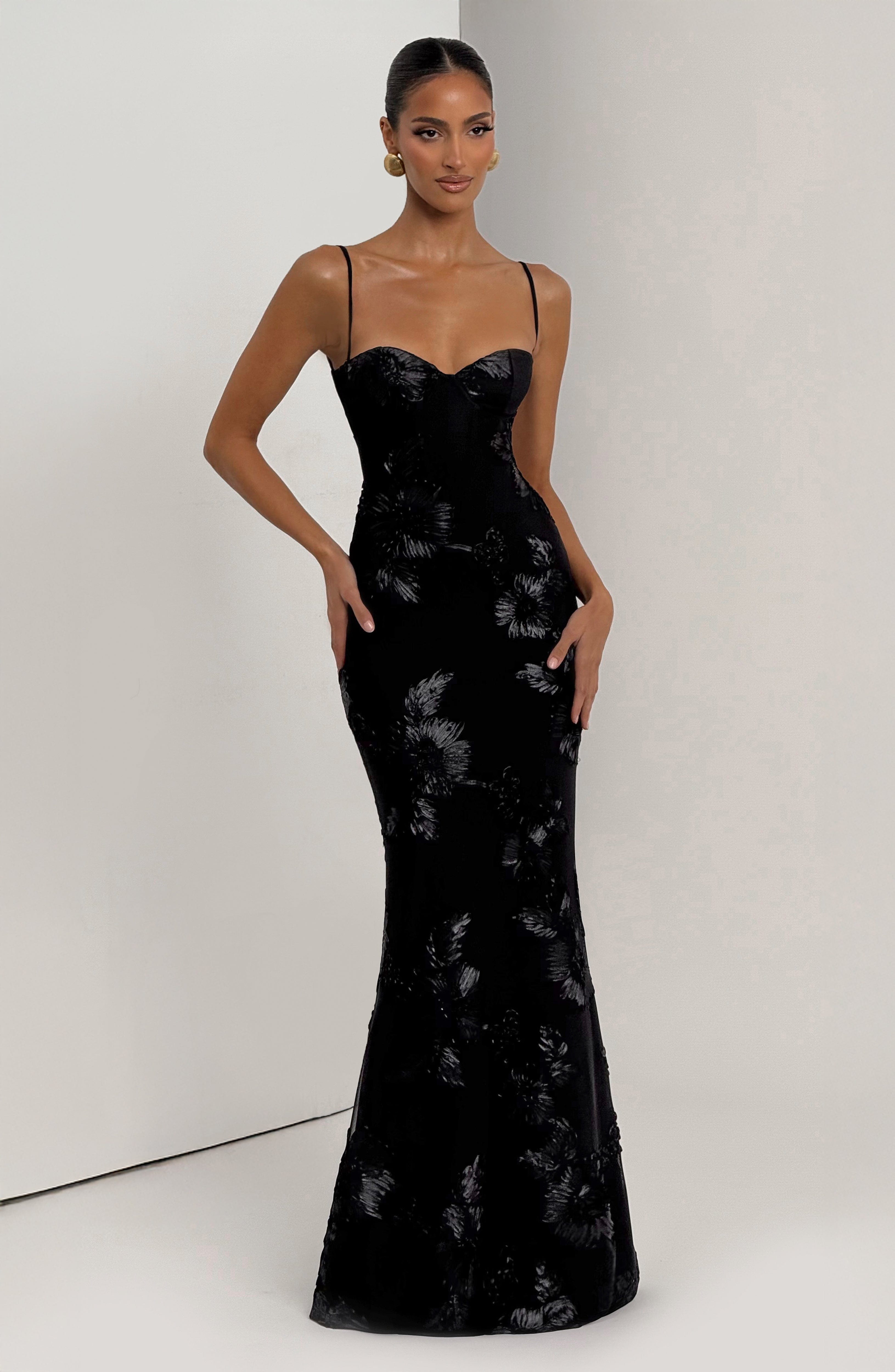 Nefertiti Maxi Dress - Black Avalabel