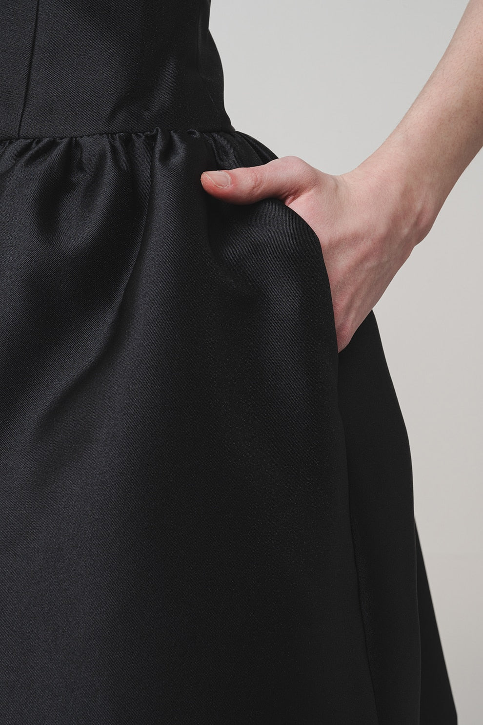 Bow-Detail Taffeta Midi Dress in Black Avalabel