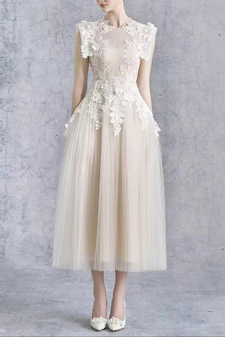 Floral Appliqué Bodice Sleeveless Midi Dress in Beige Avalabel